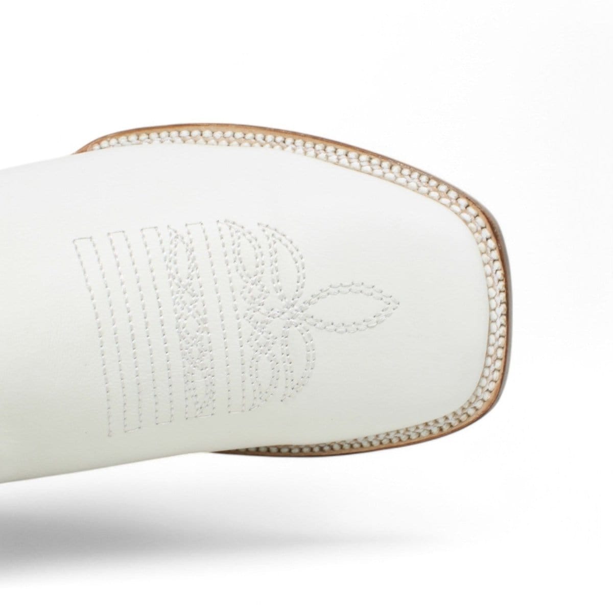 Women´s Genuine Leather Wide Square Toe Boots With embroidered Design - White Color - La Carreta toe view