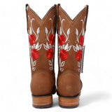 La Carreta Boots Botas de Gamuza para Dama Color Camel con Rosas Rojas