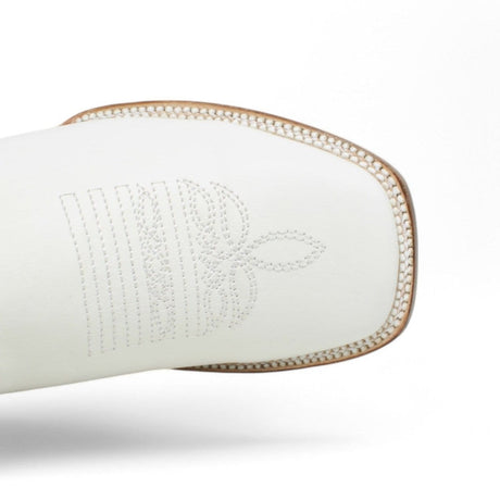 Women´s Genuine Leather Wide Square Toe Boots With embroidered Design - White Color - La Carreta toe view